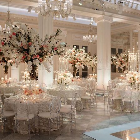 The Pierre, A Taj Hotel, New York Ngoại thất bức ảnh The ballroom at the Four Seasons Hotel